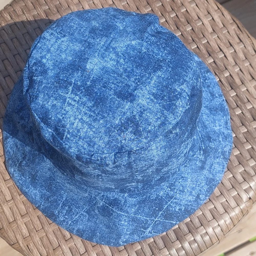 Reversible hat - Picture 6 of 7